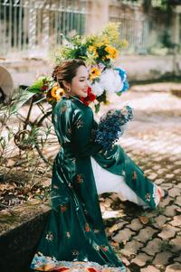 Flowers on street of Ha Noi