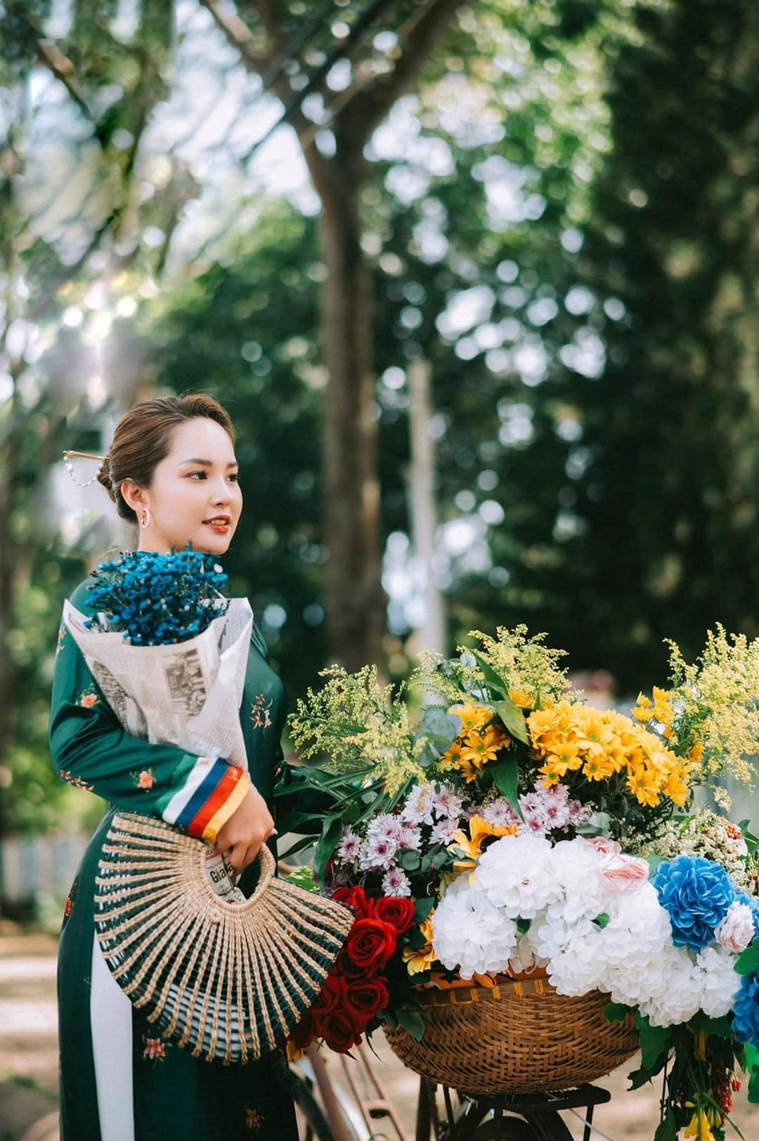 Flowers on street of Ha Noi