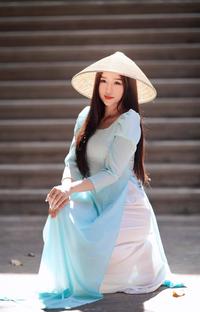 Naive ao dai