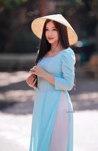 Naive ao dai