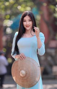 Naive ao dai