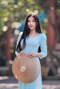 Naive ao dai