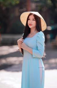 Naive ao dai