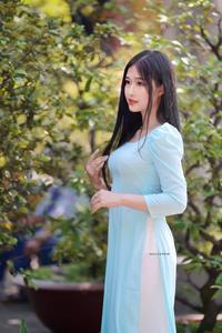 Naive ao dai