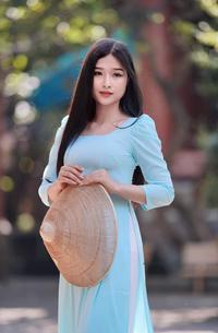 Naive ao dai