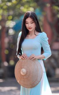 Naive ao dai