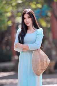 Naive ao dai