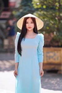 Naive ao dai