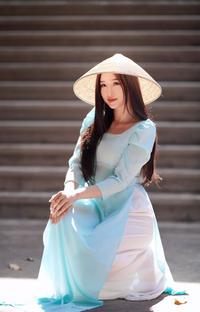 Naive ao dai