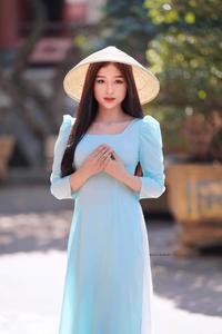 Naive ao dai