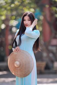 Naive ao dai