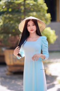 Naive ao dai