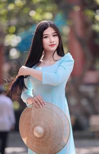 Naive ao dai