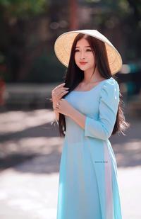 Naive ao dai