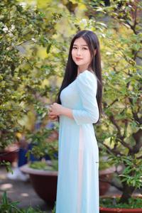 Naive ao dai