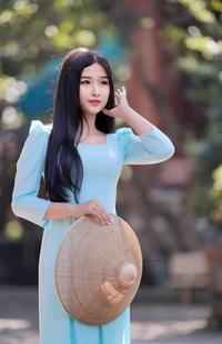 Naive ao dai