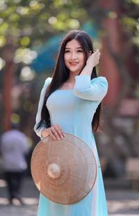 Naive ao dai