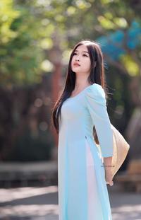 Naive ao dai