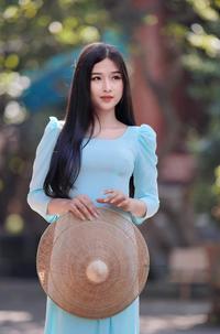 Naive ao dai