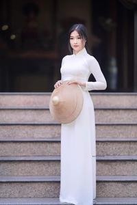 Naive ao dai