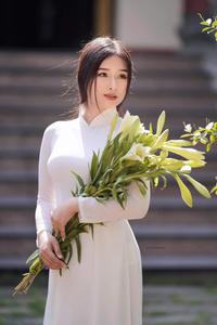 Naive ao dai