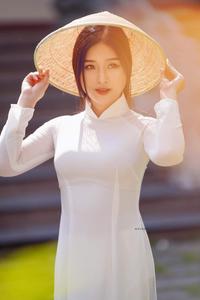 Naive ao dai