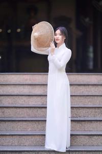 Naive ao dai