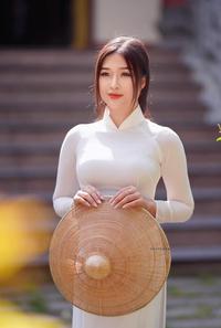 Naive ao dai