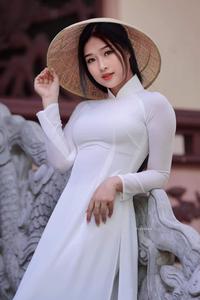 Naive ao dai