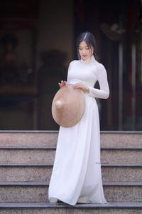 Naive ao dai