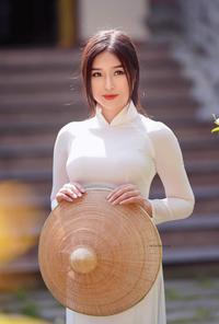 Naive ao dai