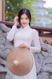 Naive ao dai