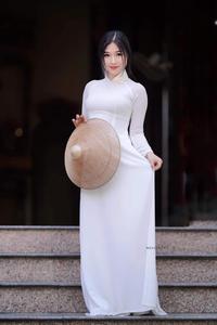 Naive ao dai