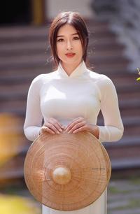 Naive ao dai