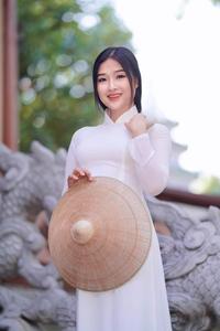 Naive ao dai