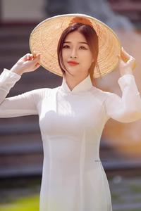 Naive ao dai