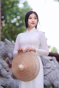 Naive ao dai