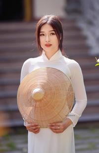 Naive ao dai