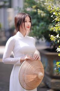 Naive ao dai