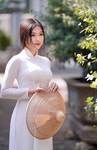 Naive ao dai