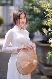 Naive ao dai