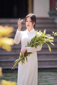 Naive ao dai