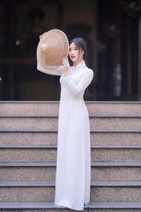 Naive ao dai