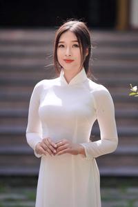 Naive ao dai