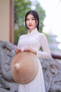 Naive ao dai