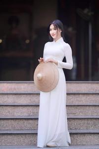 Naive ao dai