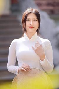 Naive ao dai