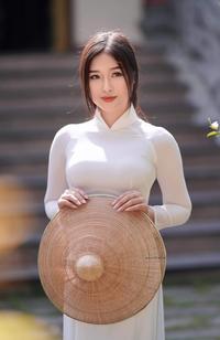 Naive ao dai