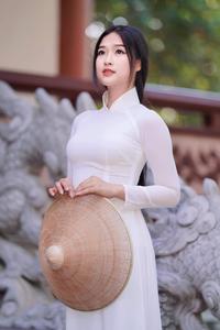 Naive ao dai