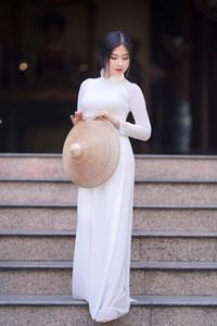 Naive ao dai